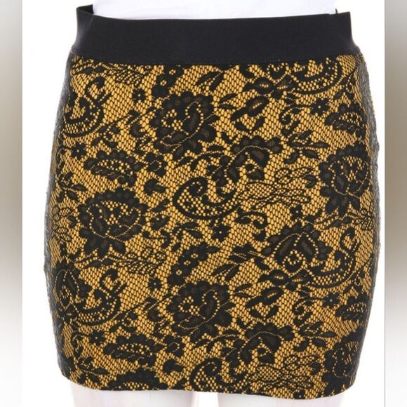 🔹️Divided H&M Yellow & Black Floral Print Lace Overlay Mini Skirt Size 6 - Picture 2 of 11
